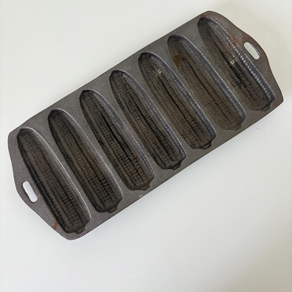 Vintage Cast Iron Cornbread Mold: 7 Ear Corn Cob Tray, Rustic Farmhouse Kitchen